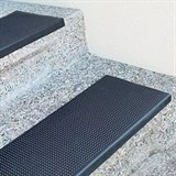 Резиновые антискользящие накладки на ступени