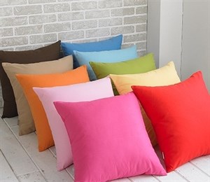 Разноцветные подушки