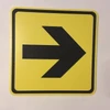 Знак "Стрелка направления движения"